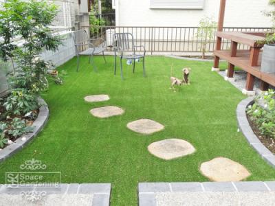 お庭に飛び石 洋風でも和風でも どちらのデザインでもｏｋ 千葉のお庭 外構専門店 お得な情報更新中 スペースガーデニング
