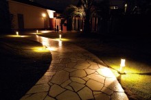 ライトアップ アプローチ 千葉のお庭 外構専門店 お得な情報更新中 スペースガーデニング
