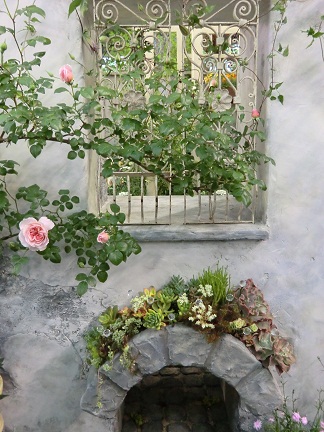 お庭に植えたい バラを引き立てる 害虫除けの植物 埼玉のお庭 外構専門店 スペースガーデニング さいたま店ブログ更新中