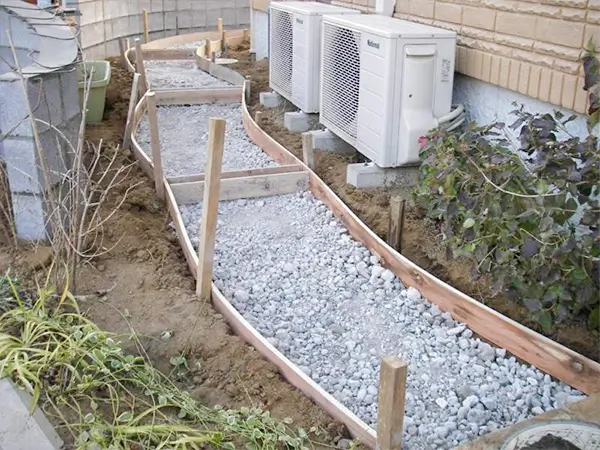 アプローチ基礎工事様子