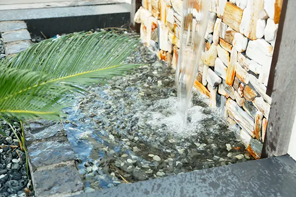 門まわりに水景を取り入れたウォーターガーデン