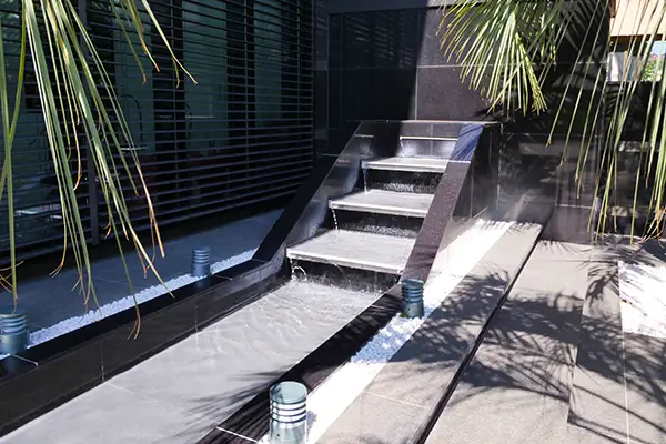水音を楽しむ噴水の施工例