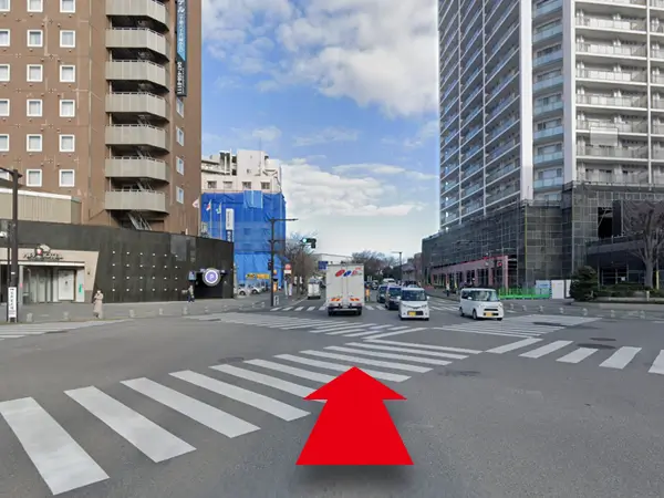 八千代緑が丘駅付近から八千代本店へ向かう道路の案内写真