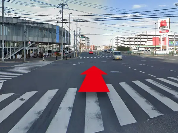 八千代緑が丘駅付近から八千代本店へ向かう道路の案内写真