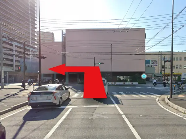 坪井町方面から八千代本店へ向かう道路案内写真