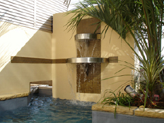 洋風庭園の壁泉